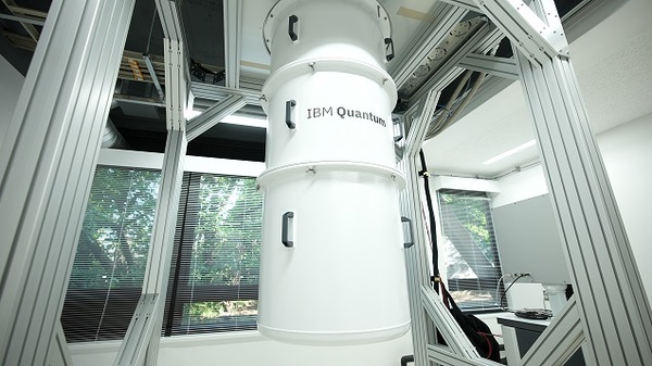 写真1：東京大学に設置した量子システム・テストベッド（出典：IBM）