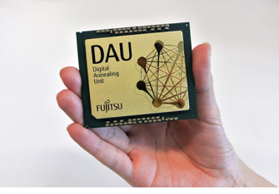 写真1：デジタルアニーラで利用する専用プロセッサ「Digital Annealing Unit（DAU）」の外観