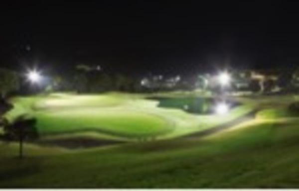 写真1：ゴルフ場へのLED照明システムの導入事例（出典：MTES、スリーエス）