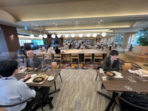 写真2：社員食堂をリニューアルし、2021年10月にオープンさせた共創空間（NEC本社ビル）