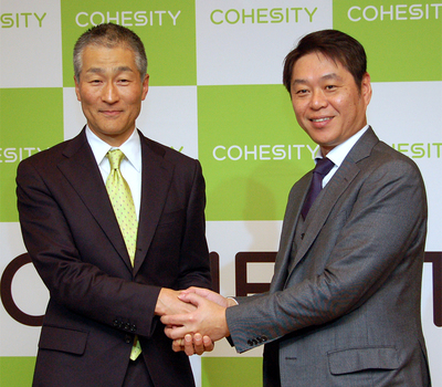写真1：Cohesity Japanで代表取締役社長を務める江尾浩昌氏（写真左）と、ソフトバンクで常務執行役員法人事業戦略本部本部長を務める藤長国浩氏（写真右）