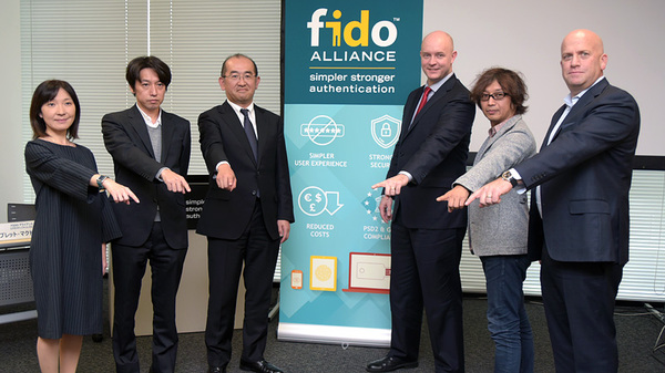 写真1：左から、ボードメンバー/FIDO Japan WG副座長でNTTドコモのプロダクト部プロダクトイノベーション担当課長の富山由希子氏、ボードメンバー/FIDO Japan WG副座長でヤフーのサービス統括本部IDソリューション本部長の菅原進也氏、ボードメンバー/FIDO Japan WG座長でNTTドコモのプロダクト部プロダクトイノベーション担当部長の森山光一氏、FIDO Alliance エグゼクティブディレクターのBrett McDowell（ブレット・マクドウェル）氏、ボードメンバー/FIDO Japan WG副座長でLINEのセキュリティ室マネージャーの市原尚久氏、FIDO Alliance チーフマーケティングオフィサー（CMO）のAndrew Shikiar（アンドリュー・シキア）氏