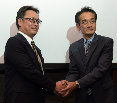 写真1：TISとニュータニックス・ジャパンが協業し、Xenlon～神龍モダナイゼーションサービスのサーバー基盤として米Nutanix製品を軸に据えることにした。写真左は、TISのインダストリー事業統括本部公共事業本部モダナイゼーションビジネス事業部の矢野学氏。写真右は、ニュータニックス・ジャパンのコーポレートマネージングディレクター兼社長の町田栄作氏