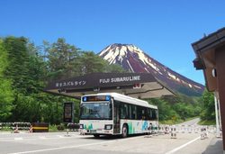 写真1●バスの外観(出所:アドバンスト・メディア)