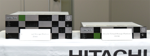 写真1●Hitachi Virtual Storage Platform(VSP)の外観(左はミッドレンジ最上位モデルの「F900」、右はミッドレンジ最下位モデルの「G130」)