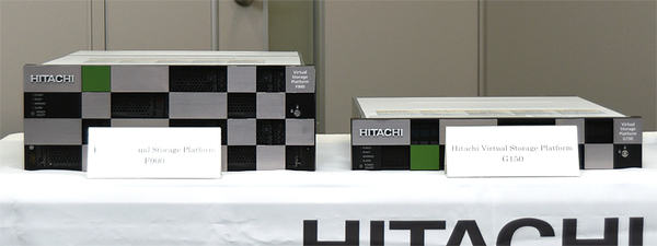 写真1：Hitachi Virtual Storage Platform（VSP）の外観（左はミッドレンジ最上位モデルの「F900」、右はミッドレンジ最下位モデルの「G130」）