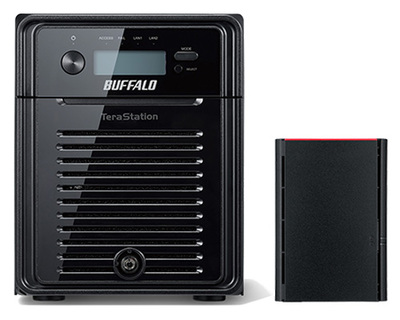 写真1：「VVAULT BOX 3TB」のきょう体（左）とCDPバックアップ用外付HDD（右）（出典：オレガ）