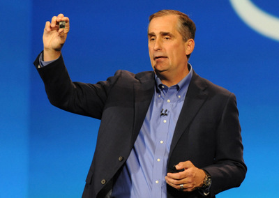 写真：2014年1月に米国ラスベガスで開催した、「CES 2014」の基調講演で、米インテルのブライアン・クルザニッチCEOは新型CPU「Edison」を発表した出典：米インテルのプレスリリース）