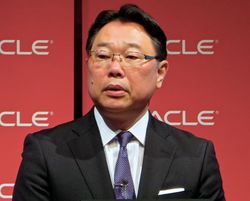 写真2：日本オラクルの杉原博茂社長兼CEO
