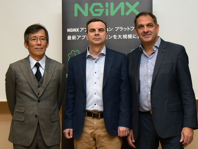 写真1：左から、米Nginxの東京オフィス（エンジンエックス・ジャパン）のジャパンカントリーマネージャーである中島健氏、米NginxのCTO（最高技術責任者）で共同創設者であるIgor Sysoev（イゴール・シソーエフ）氏、米NginxのCEO（最高経営責任者）であるGus Robertson（ガス・ロバートソン）氏