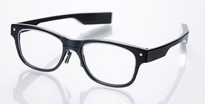 図4：JINS（ジェイアイエヌ）製の眼鏡型ウェアラブルデバイス「JINS MEME」